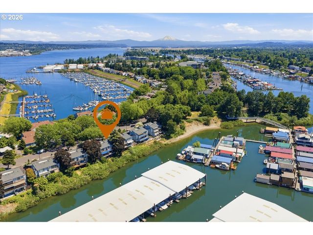 620 N TOMAHAWK ISLAND Dr, Portland, OR 97217