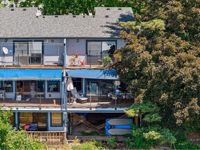 620 N TOMAHAWK ISLAND Dr, Portland, OR 97217