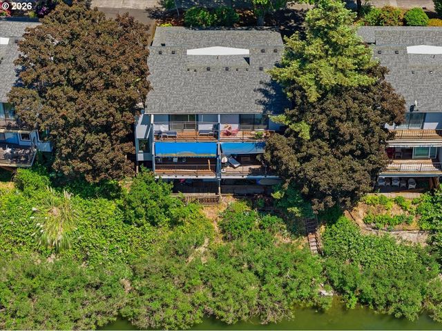 620 N TOMAHAWK ISLAND Dr, Portland, OR 97217