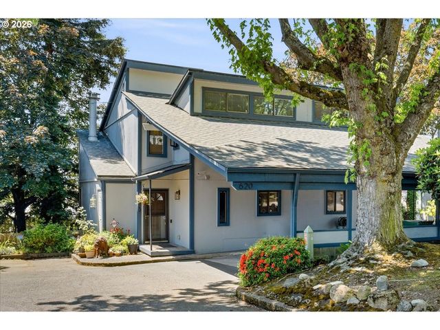 620 N TOMAHAWK ISLAND Dr, Portland, OR 97217