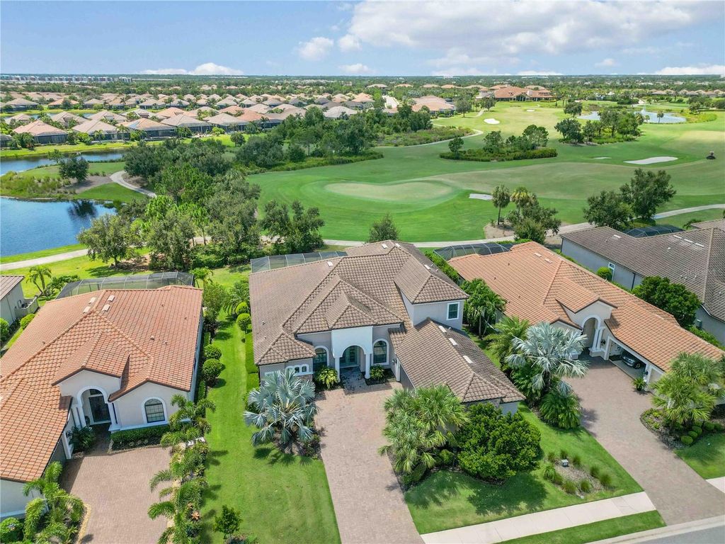 Image 5 of property listing at 4744 BENITO COURT, Bradenton, FL 34211