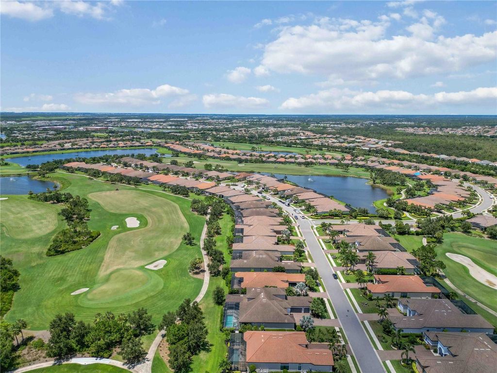 Image 7 of property listing at 4744 BENITO COURT, Bradenton, FL 34211