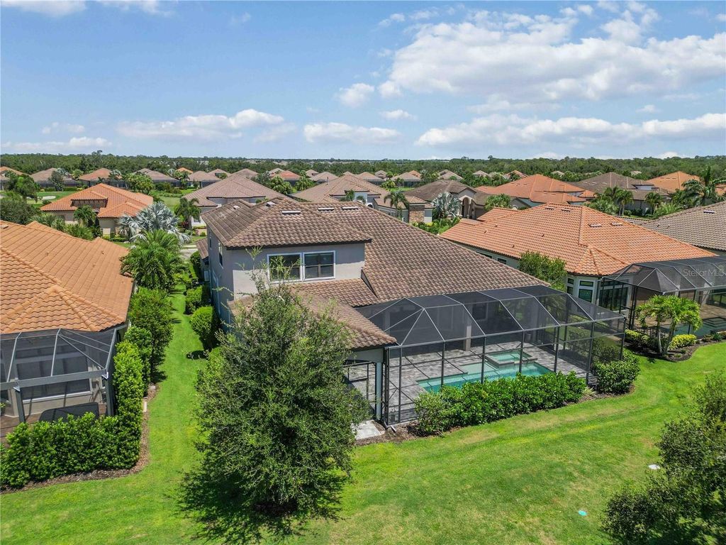 Image 9 of property listing at 4744 BENITO COURT, Bradenton, FL 34211