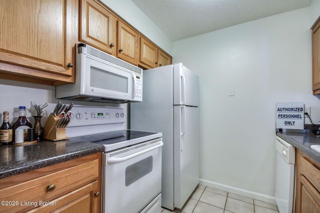1229 Westlynne Way APT 5, Louisville, KY 40222