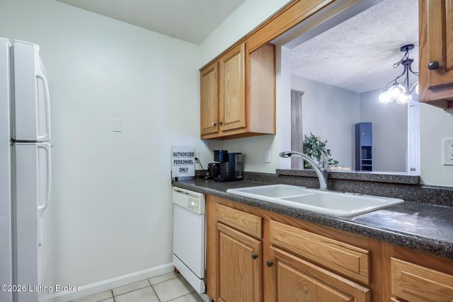 1229 Westlynne Way APT 5, Louisville, KY 40222