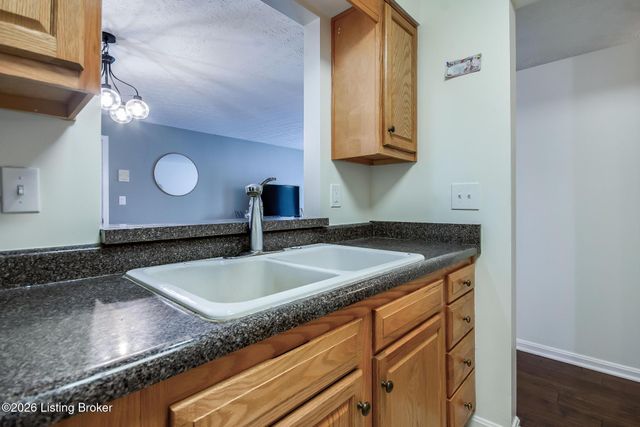 1229 Westlynne Way APT 5, Louisville, KY 40222