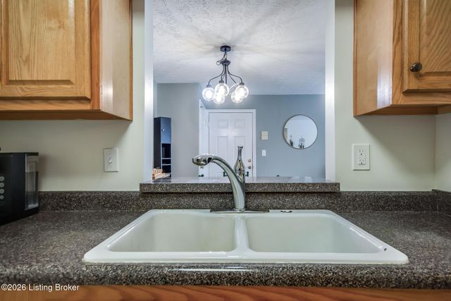 1229 Westlynne Way APT 5, Louisville, KY 40222