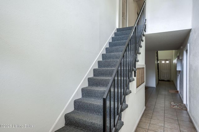 1229 Westlynne Way APT 5, Louisville, KY 40222