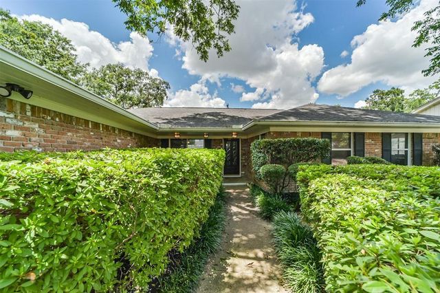 9910 Pine Lake Drive, Houston, TX 77055