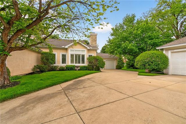 3709 Somerset Drive, Prairie Village, KS 66208