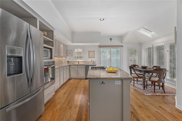 3709 Somerset Drive, Prairie Village, KS 66208