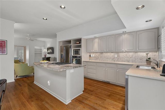 3709 Somerset Drive, Prairie Village, KS 66208