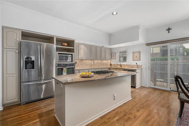 3709 Somerset Drive, Prairie Village, KS 66208