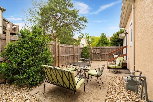 3709 Somerset Drive, Prairie Village, KS 66208