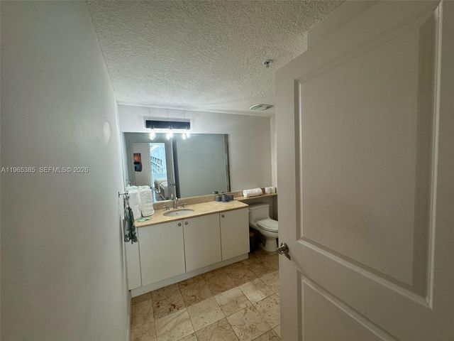 170 SE 14th St 1108, Miami, FL 33131