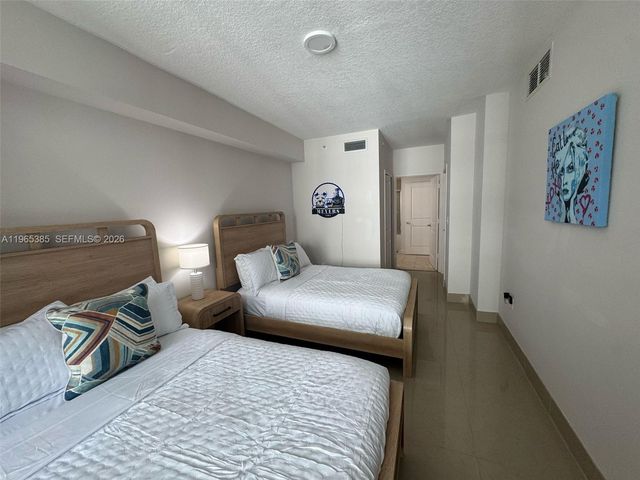 170 SE 14th St 1108, Miami, FL 33131