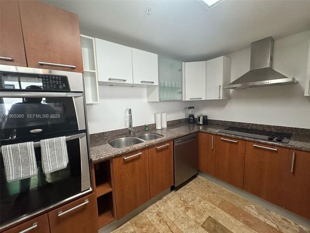 170 SE 14th St 1108, Miami, FL 33131