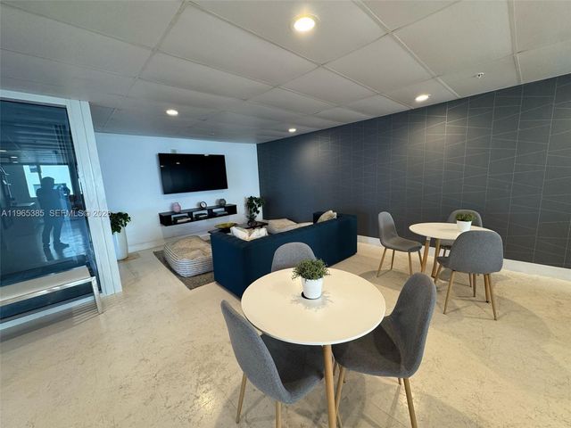 170 SE 14th St 1108, Miami, FL 33131