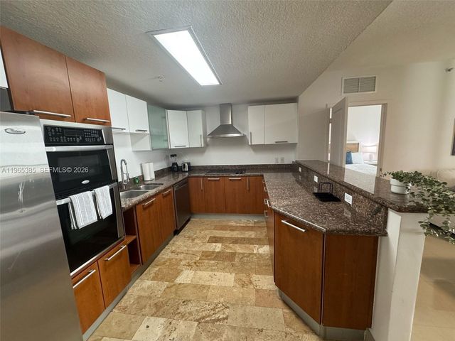 170 SE 14th St 1108, Miami, FL 33131