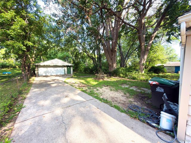 15152 McGuire Street, Taylor, MI 48180