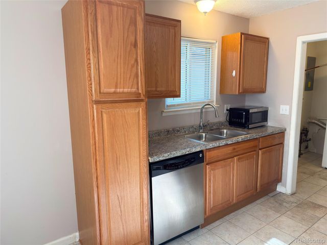 15152 McGuire Street, Taylor, MI 48180