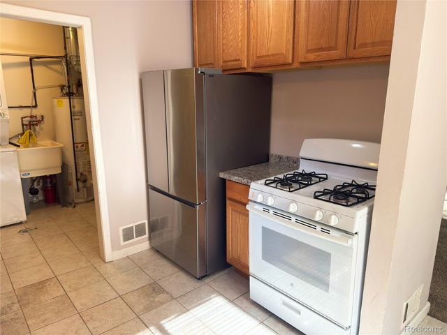 15152 McGuire Street, Taylor, MI 48180