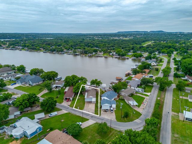 4006 Lands End Court, Granbury, TX 76048