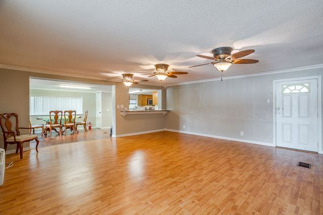4006 Lands End Court, Granbury, TX 76048
