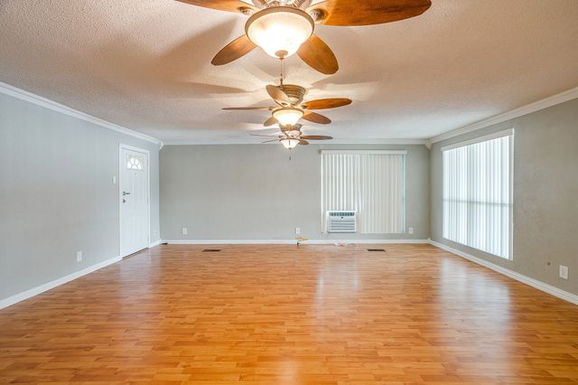 4006 Lands End Court, Granbury, TX 76048