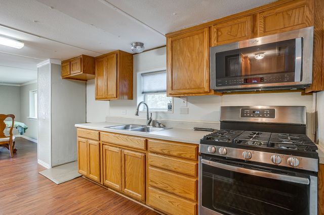 4006 Lands End Court, Granbury, TX 76048