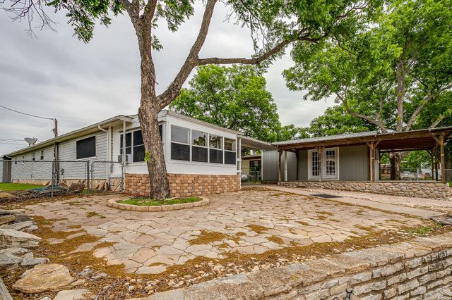4006 Lands End Court, Granbury, TX 76048