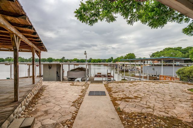 4006 Lands End Court, Granbury, TX 76048