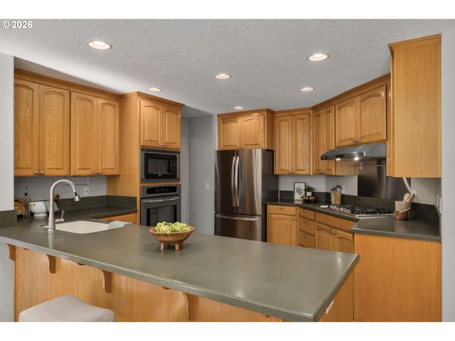19290 CAPTAINS Ct, Oregon City, OR 97045