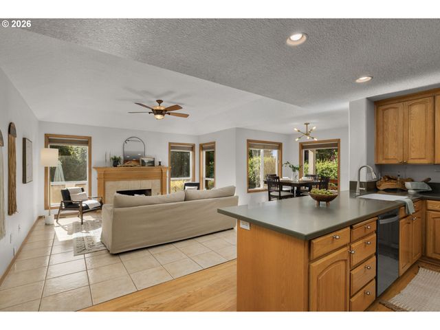 19290 CAPTAINS Ct, Oregon City, OR 97045