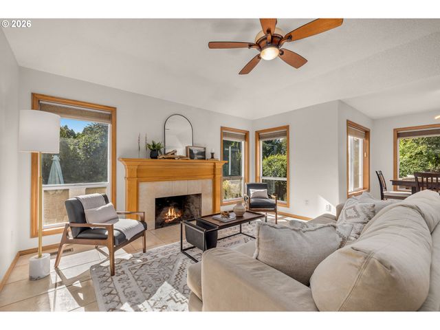 19290 CAPTAINS Ct, Oregon City, OR 97045