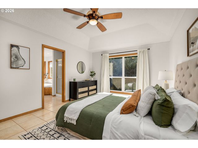 19290 CAPTAINS Ct, Oregon City, OR 97045