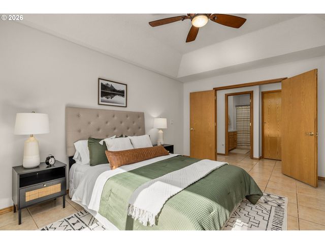 19290 CAPTAINS Ct, Oregon City, OR 97045