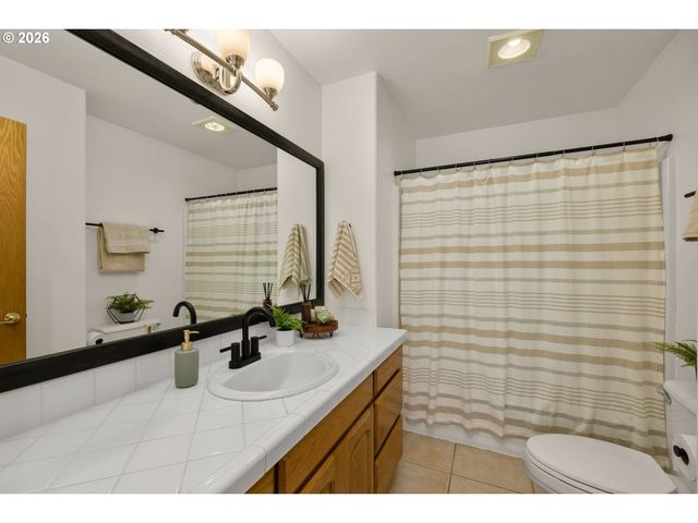 19290 CAPTAINS Ct, Oregon City, OR 97045