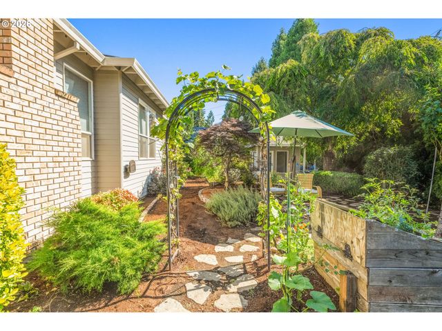 19290 CAPTAINS Ct, Oregon City, OR 97045