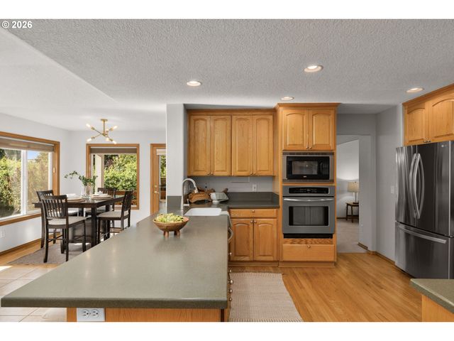 19290 CAPTAINS Ct, Oregon City, OR 97045