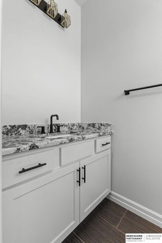 813 S 33rd Street, Omaha, NE 68105