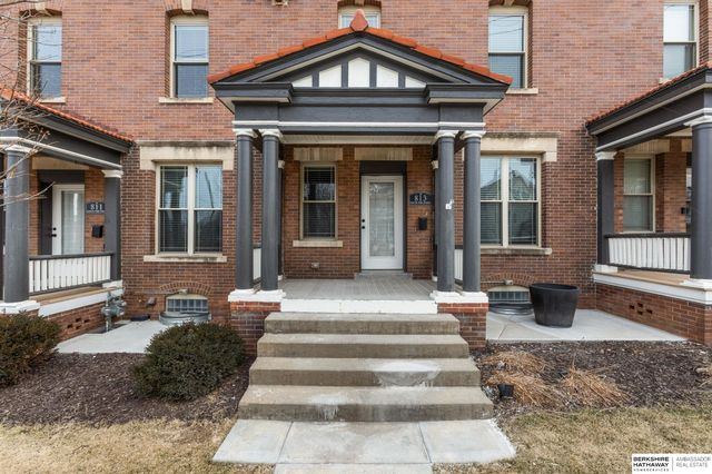 813 S 33rd Street, Omaha, NE 68105