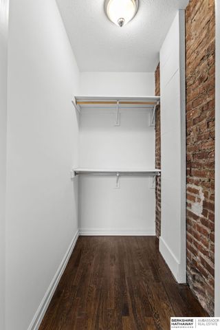 813 S 33rd Street, Omaha, NE 68105