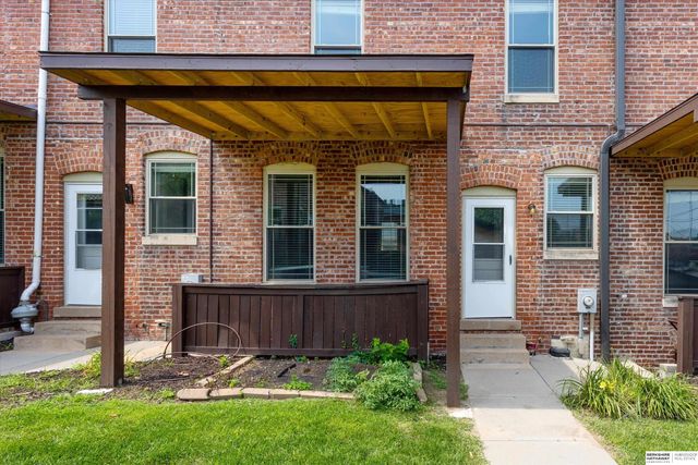 813 S 33rd Street, Omaha, NE 68105