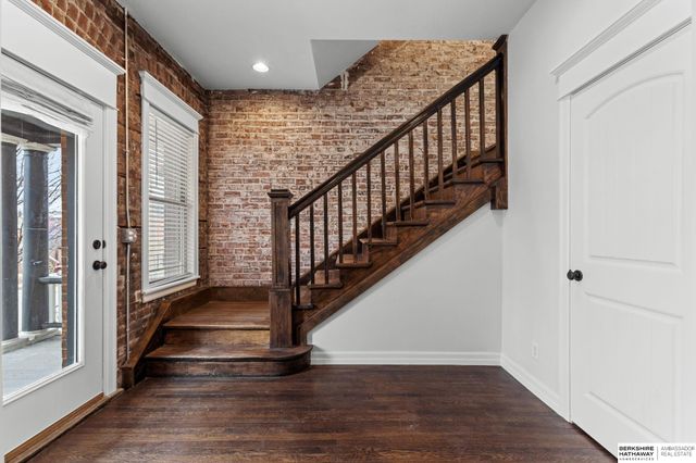 813 S 33rd Street, Omaha, NE 68105