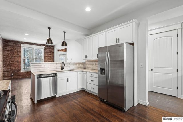 813 S 33rd Street, Omaha, NE 68105