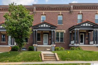 813 S 33rd Street, Omaha, NE 68105