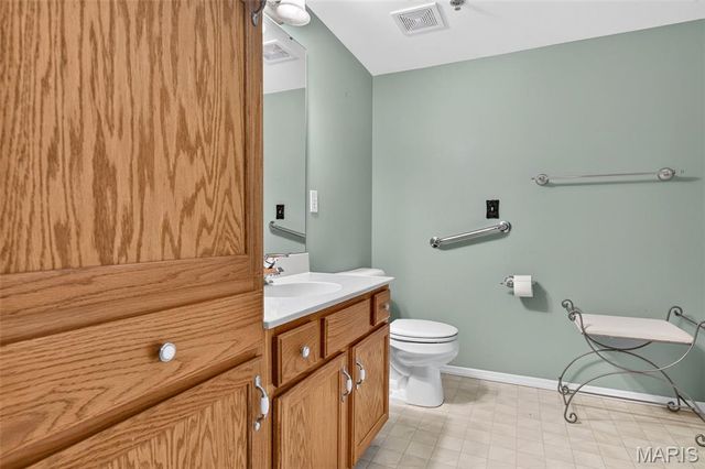 11095 Gravois Road 204, St Louis, MO 63126