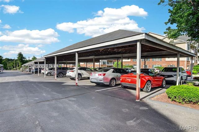 11095 Gravois Road 204, St Louis, MO 63126