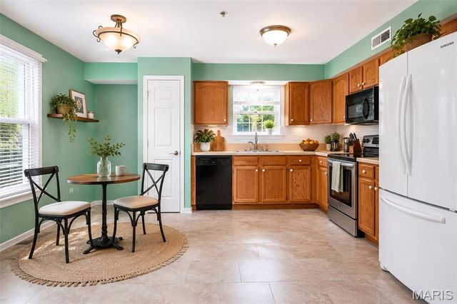 11095 Gravois Road 204, St Louis, MO 63126